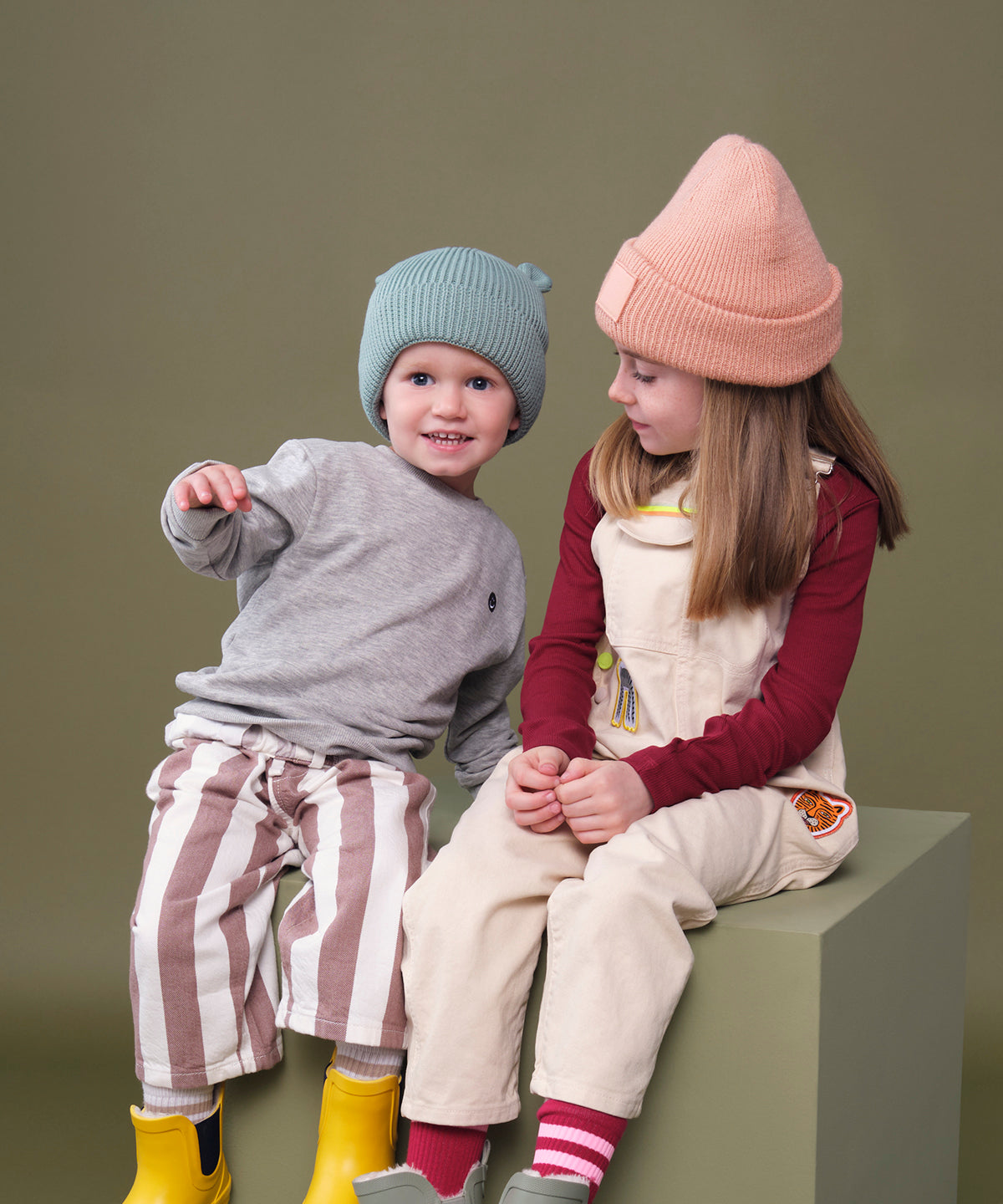 Kids deep cuffed tonal patch beanie