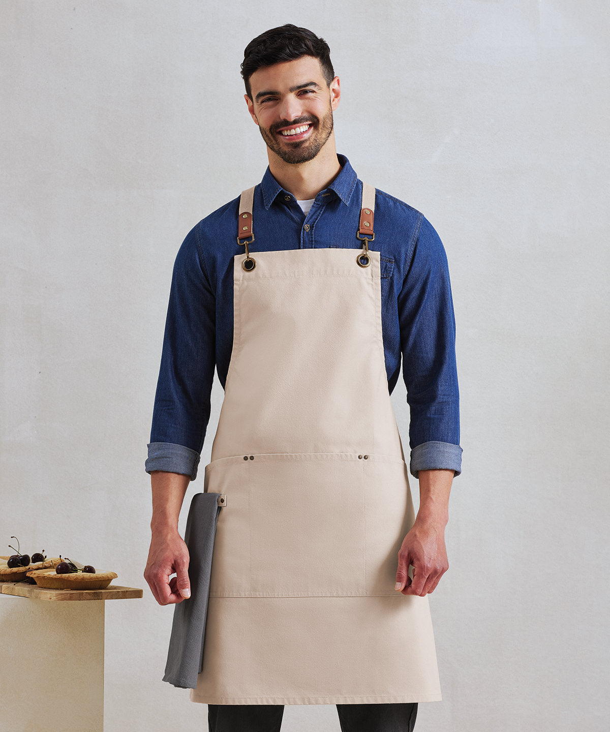 Clip ‘n’ Clasp cross-back bib apron