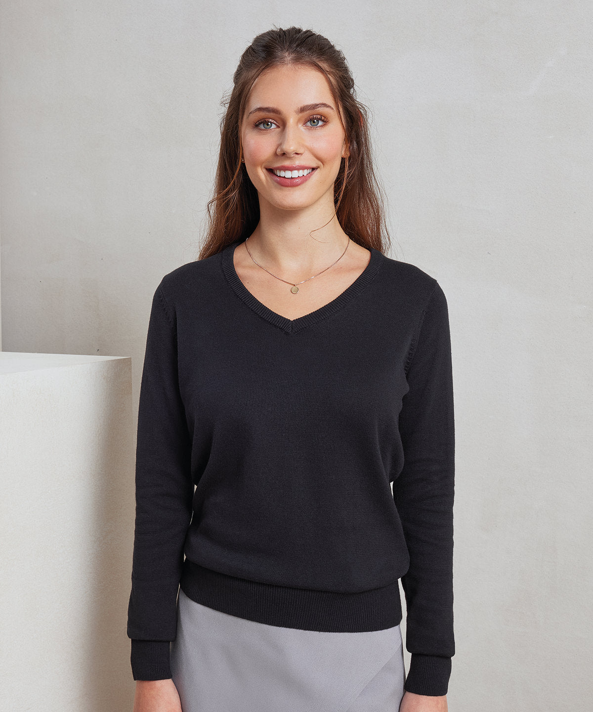 Women's v-neck knitted sweater