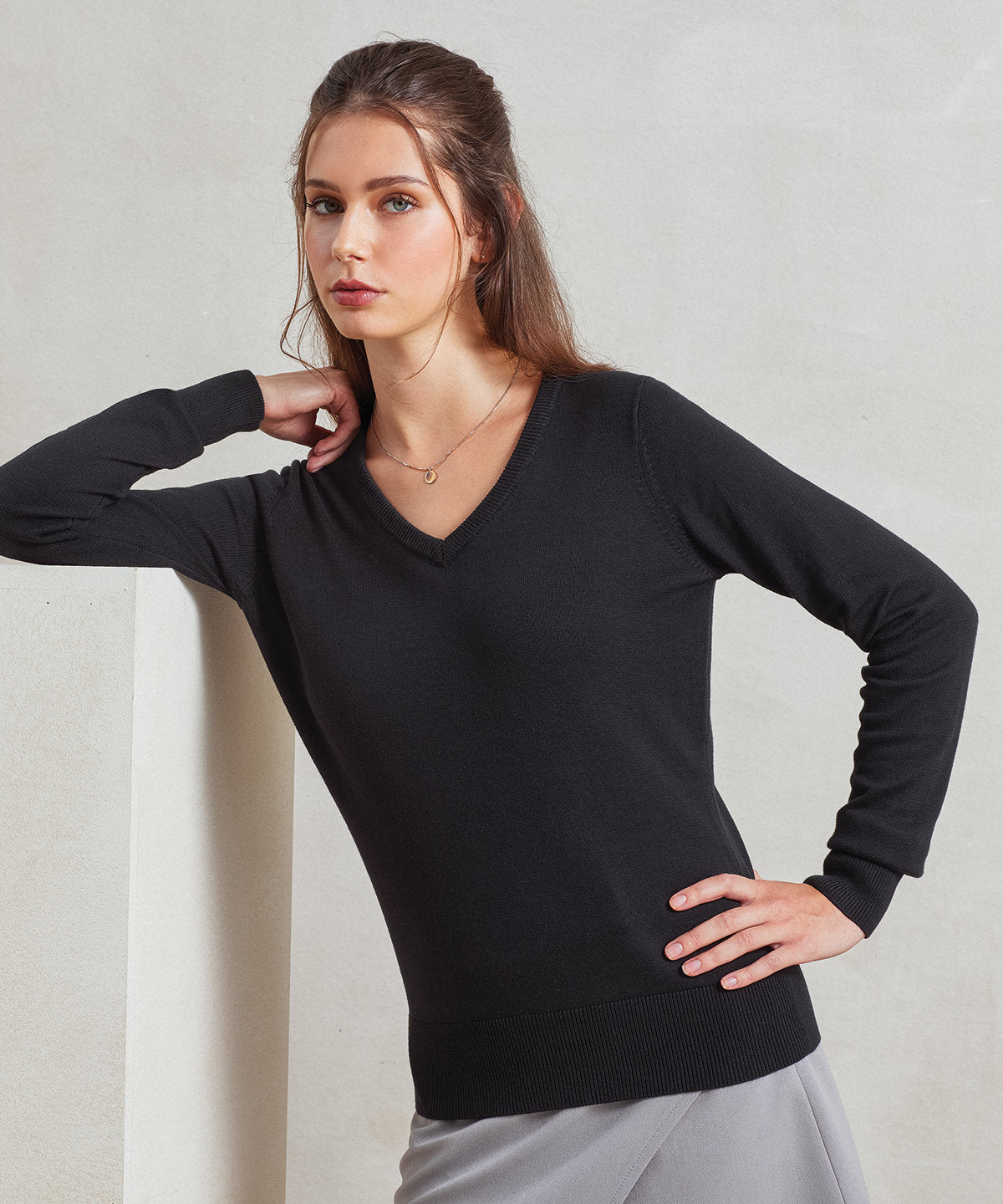 Women's v-neck knitted sweater