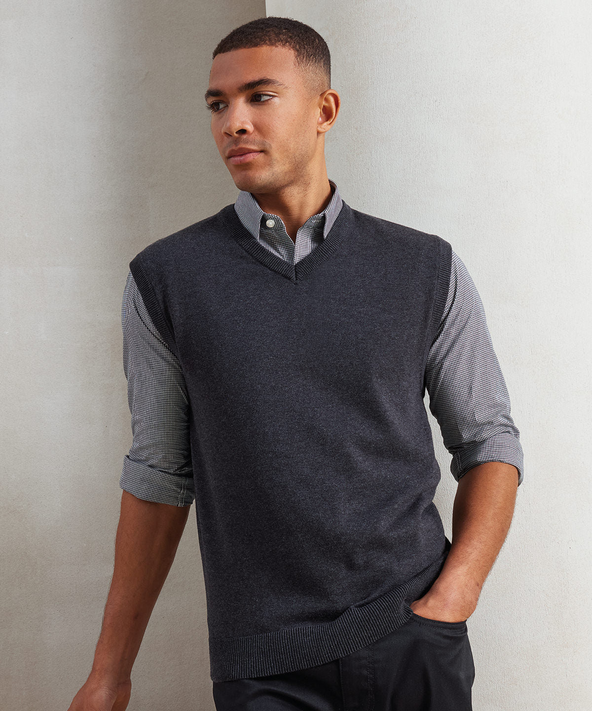 Sleeveless knitted sweater