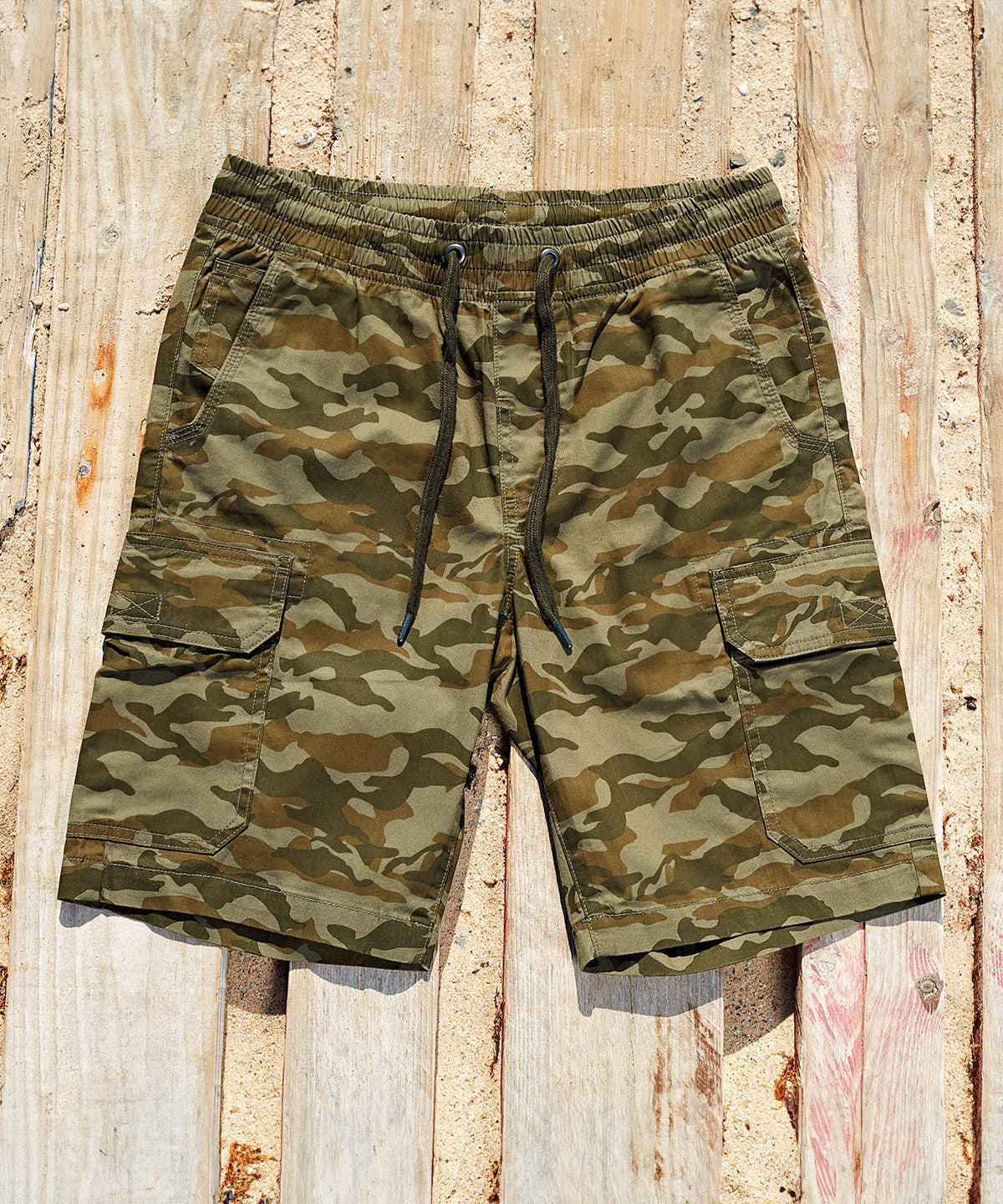 Men’s camo cargo utility shorts