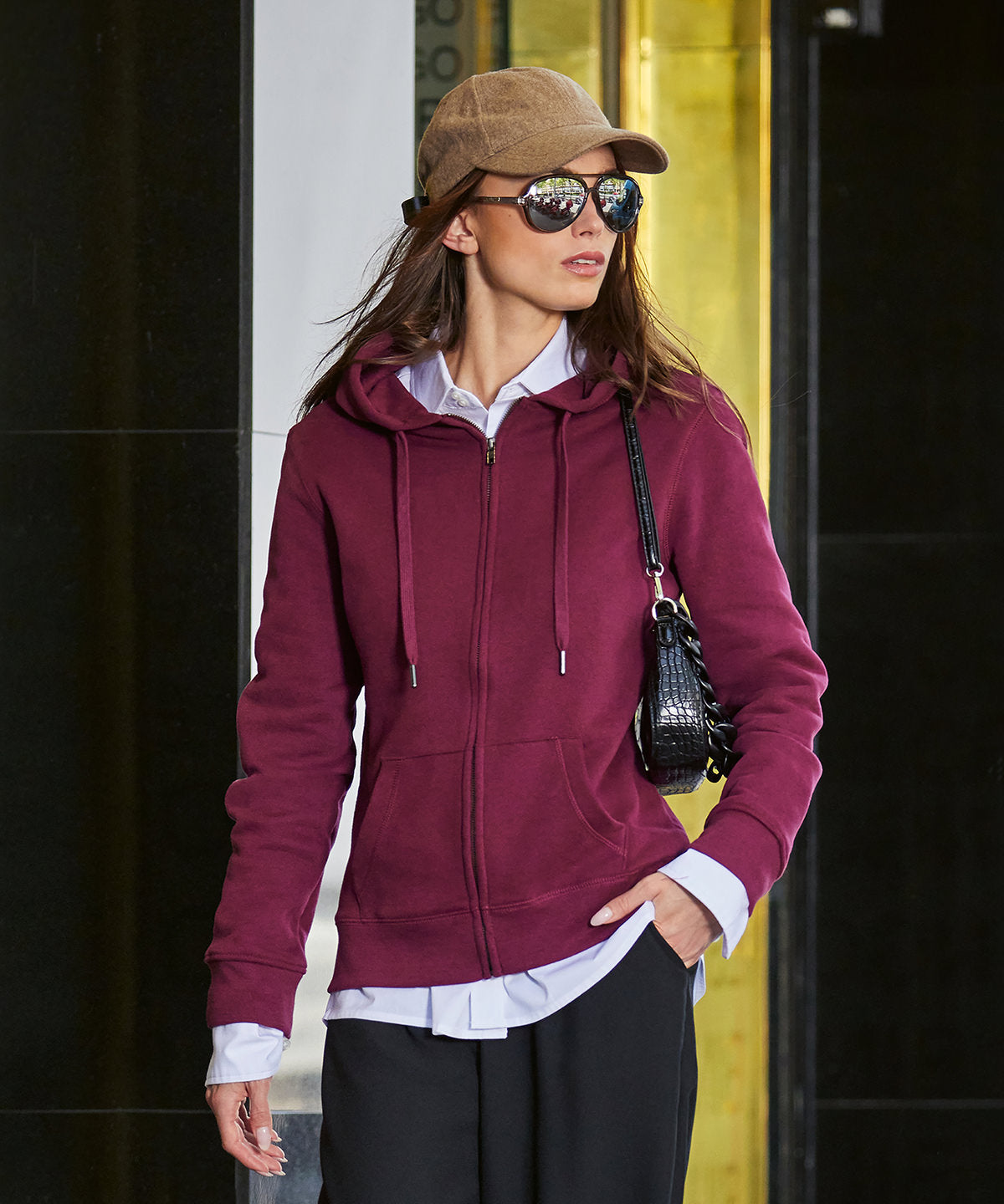 B&C Queen zipped hooded