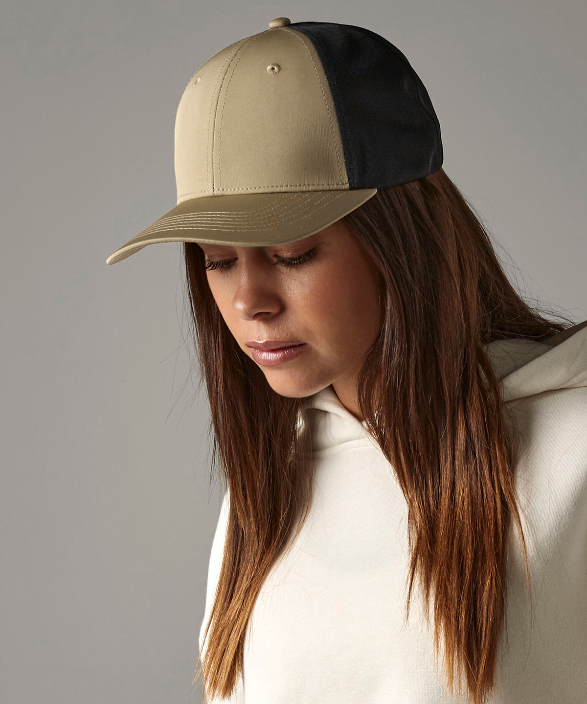 Technical mesh trucker