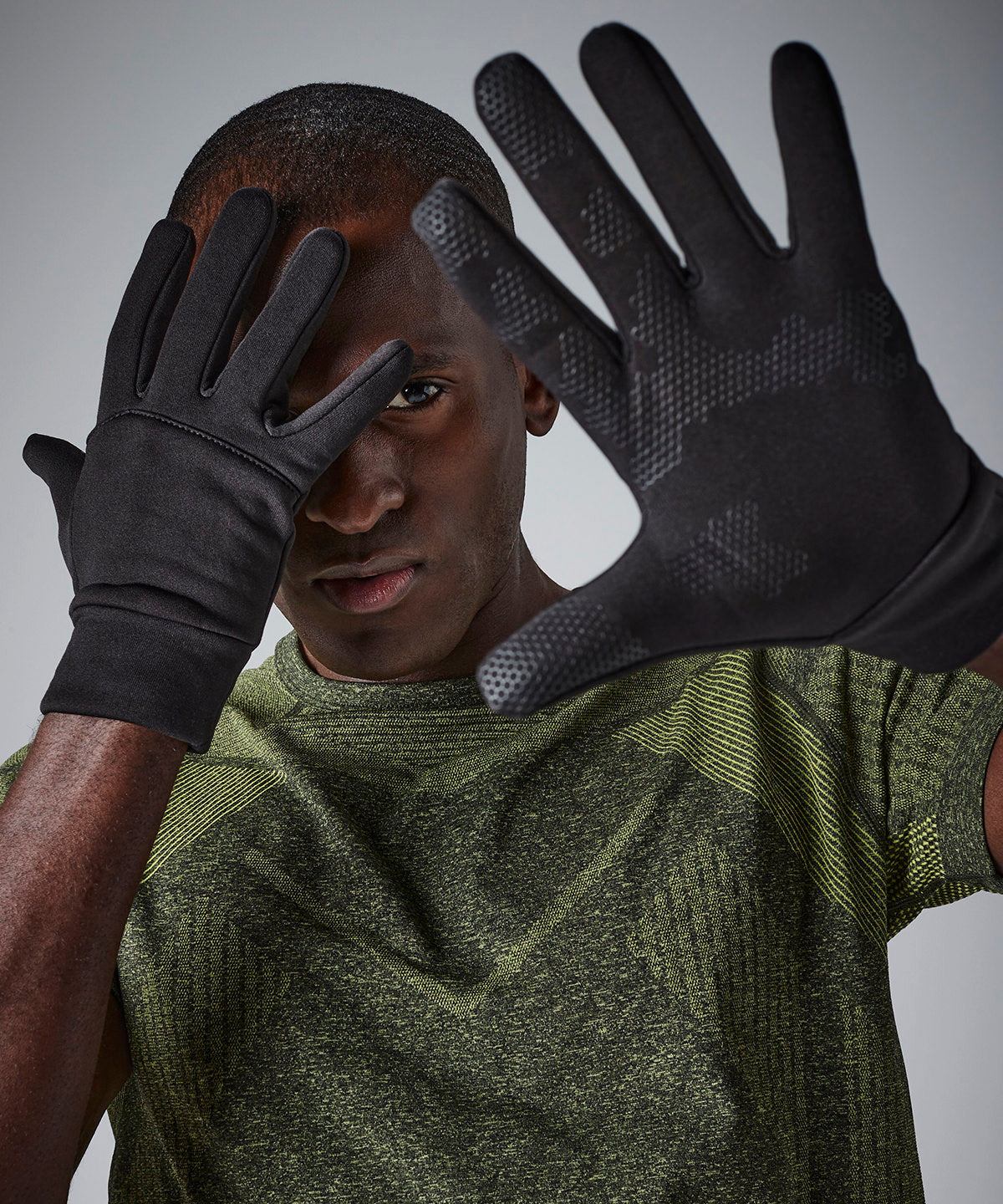 Softshell sports tech gloves