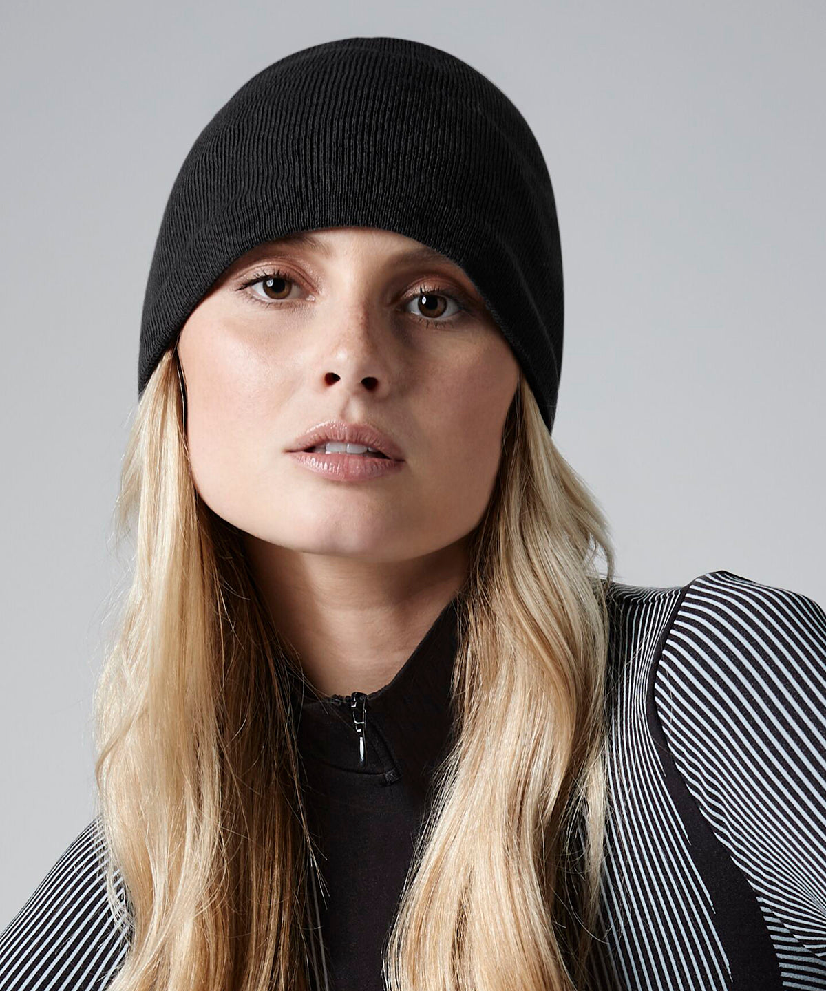 Water-repellent active beanie