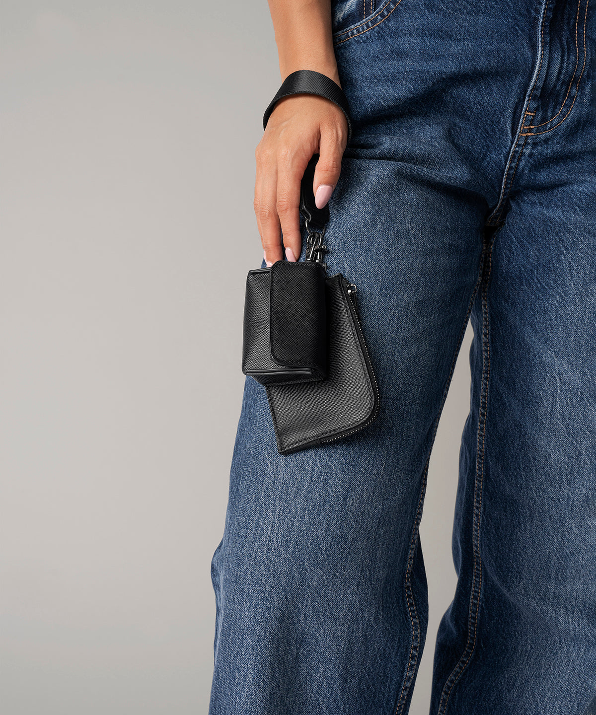 Boutique pouch wristlet