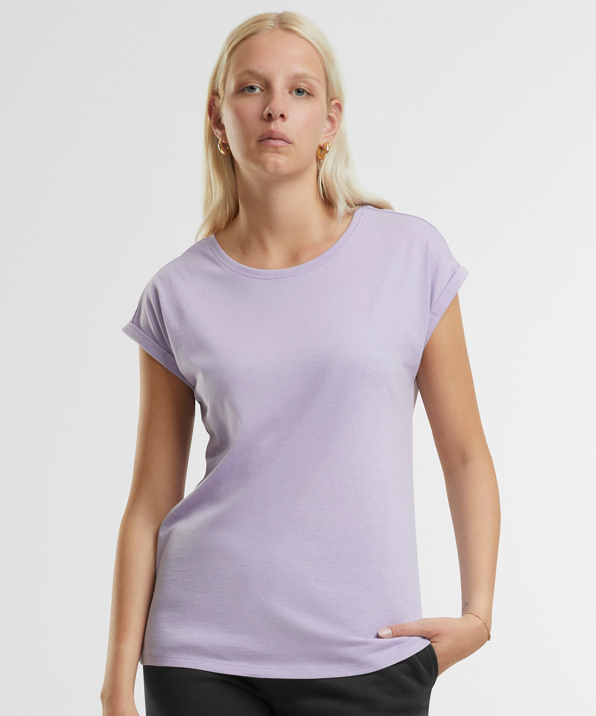 Women’s regular extended shoulder tee