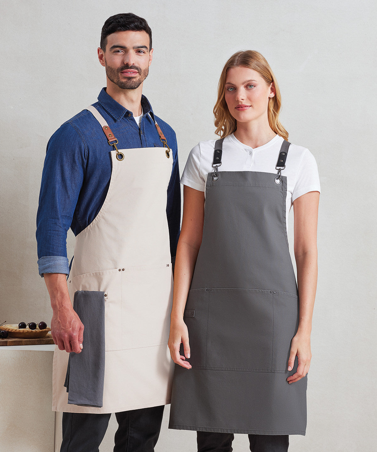 Clip ‘n’ Clasp cross-back bib apron