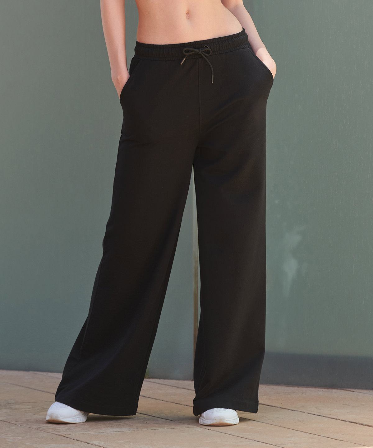 Women's sustainable fashion wide leg joggers