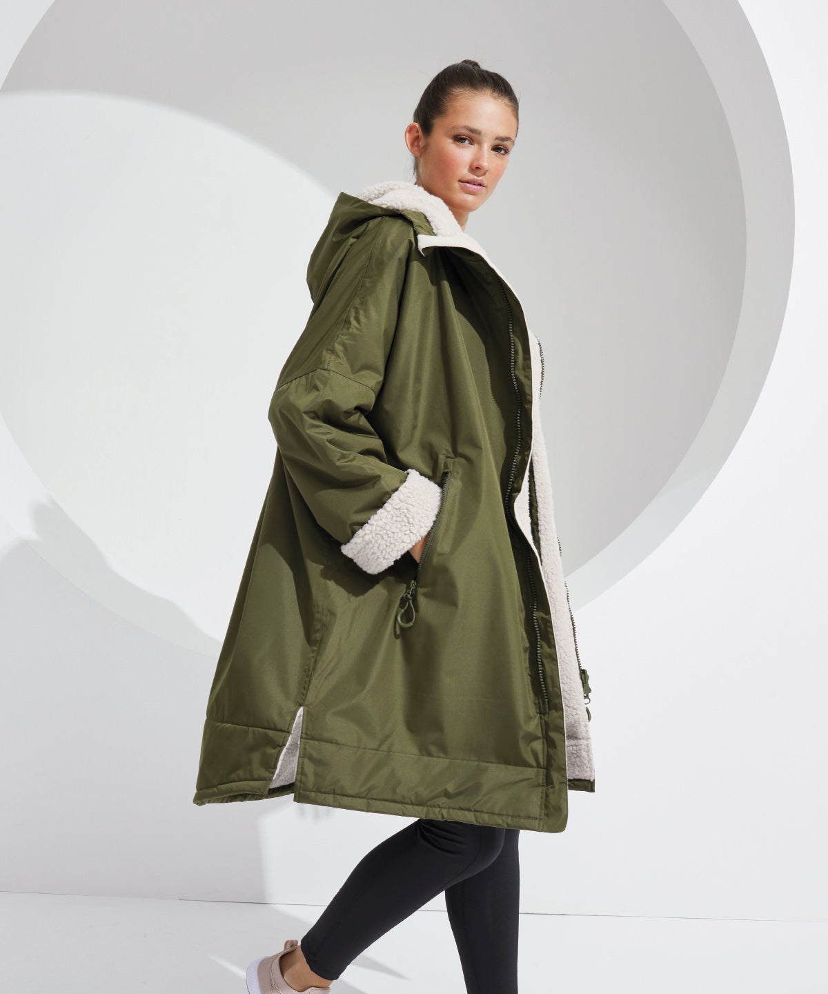 TriDri® All-seasons waterproof changing robe